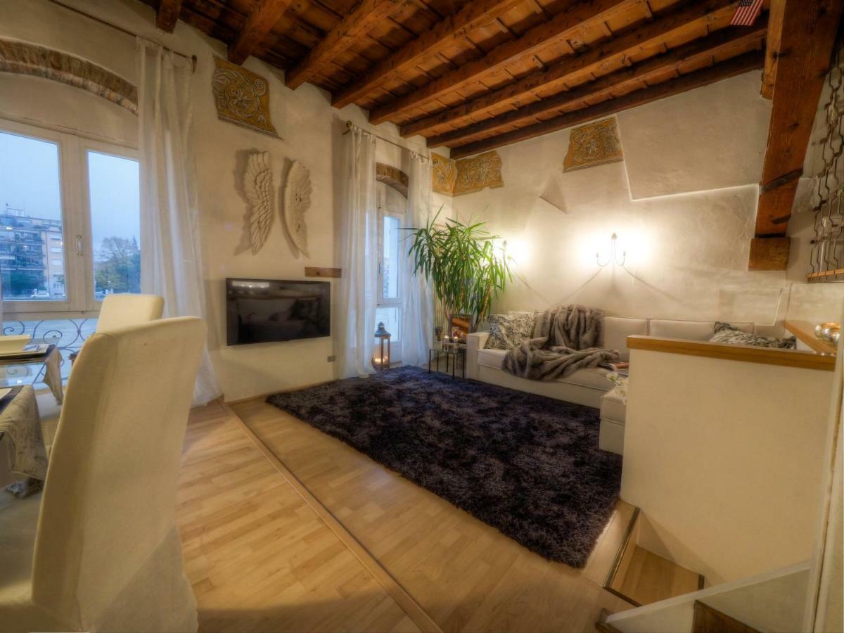 ヴェローナCasa Archi - Vista Sul Fiumeアパートメント エクステリア 写真